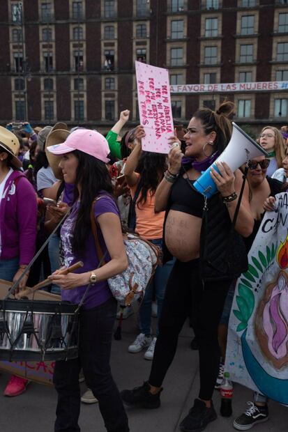 Alessandra Rojo de la Vega alza la voz en la marcha