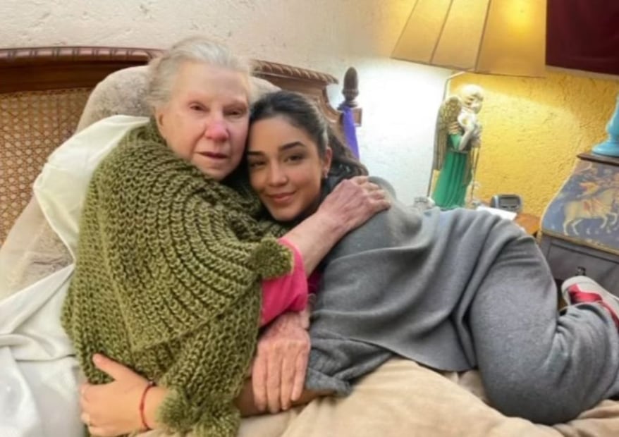 Ale Capetillo junto a su abuelita Yeya / Foto: Instagram, captura de pantalla