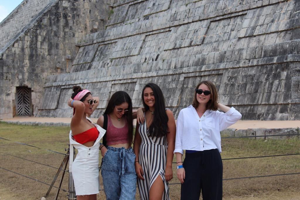 Luis Gómez y Adriana Abascal vacacionan juntos en Los Ángeles 