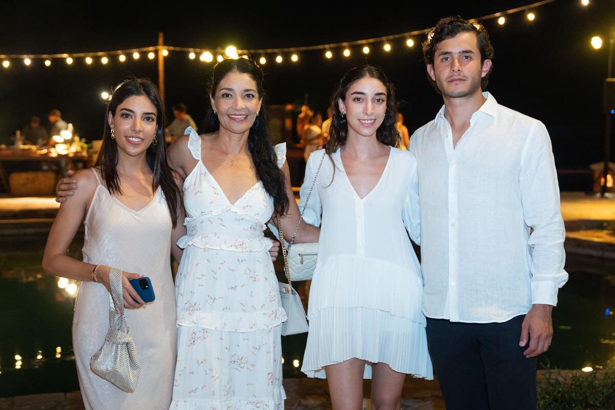 Ximena Pérez, Leticia Stevens, Paula Pérez y Julián Abud. (Foto: Arturo Quintero para VIP)