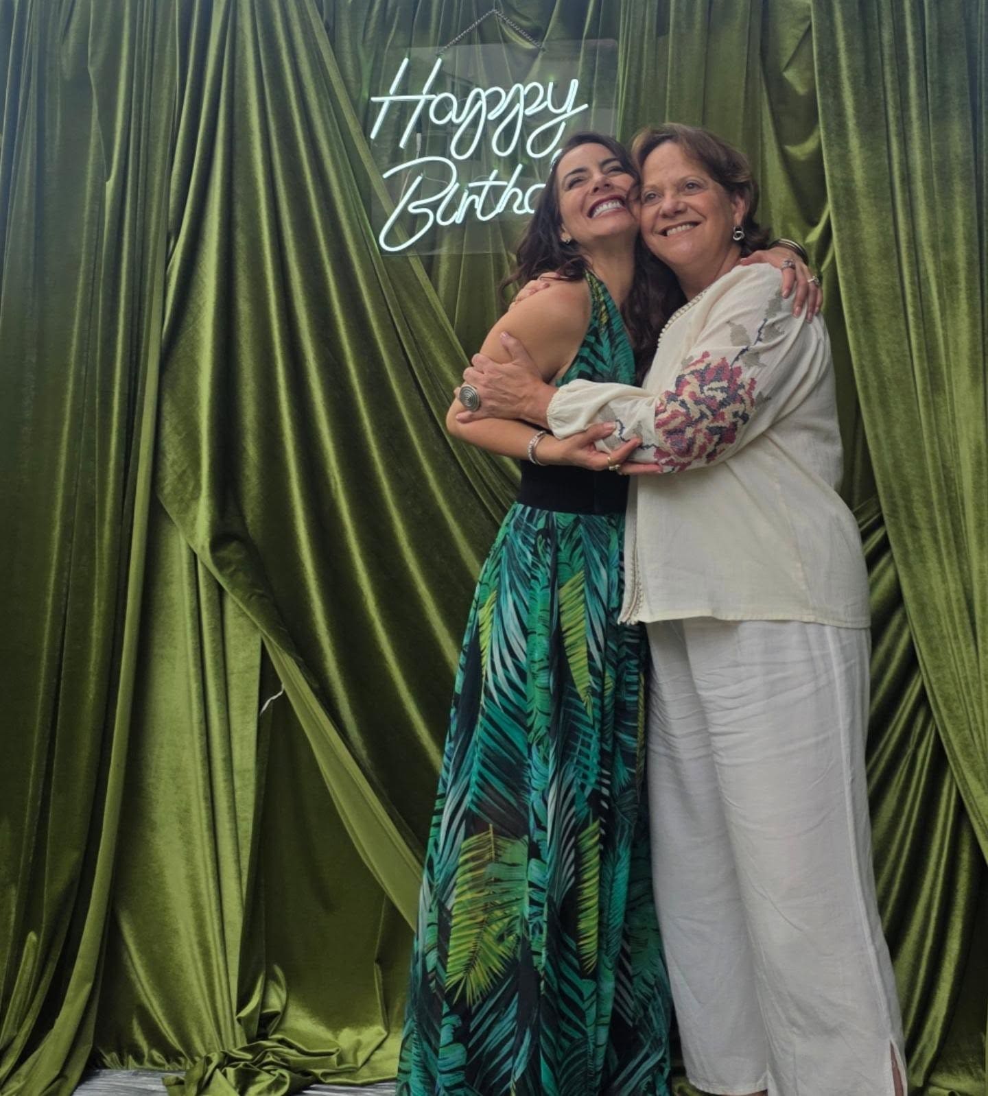 Claudia Lizaldo con su mamá Ivonne. (Foto: Instagram)