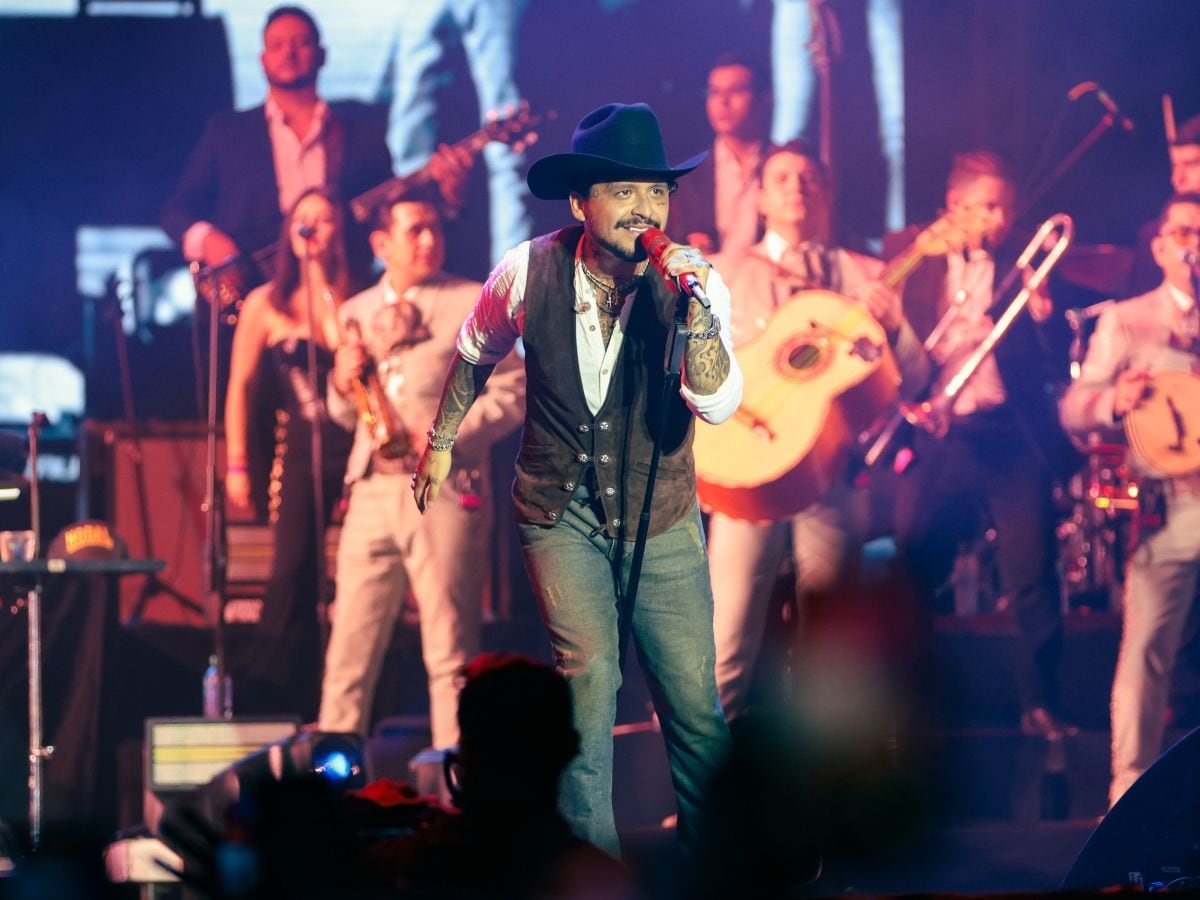 Christian Nodal durante su concierto en la UANL / Foto: X @UANL