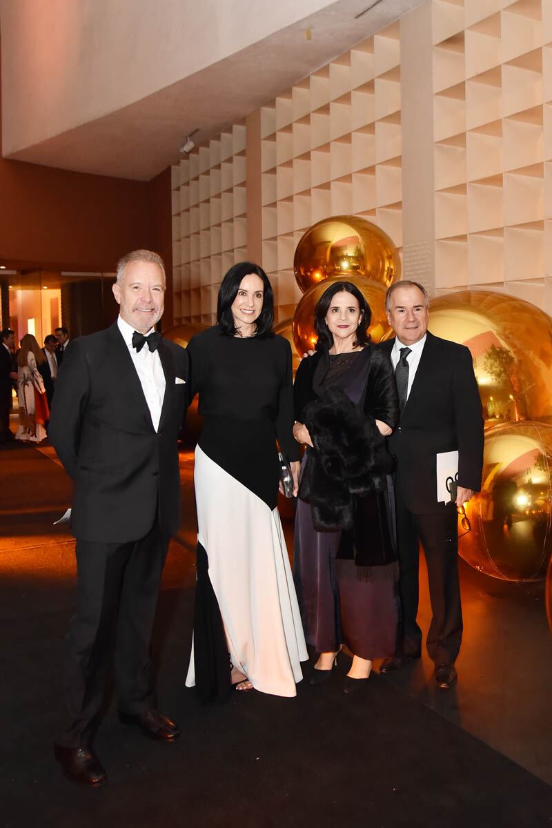 Gastón y Alicia Luken con Irma y Sergio Esquer. (Foto: Memo Treviño)