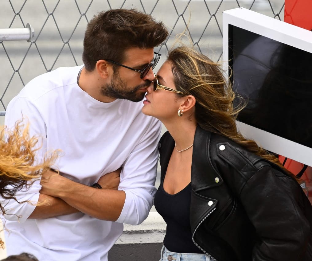 Gerard Piqué y Clara Chia Marti en el MotoGP de Cataluña / AFP