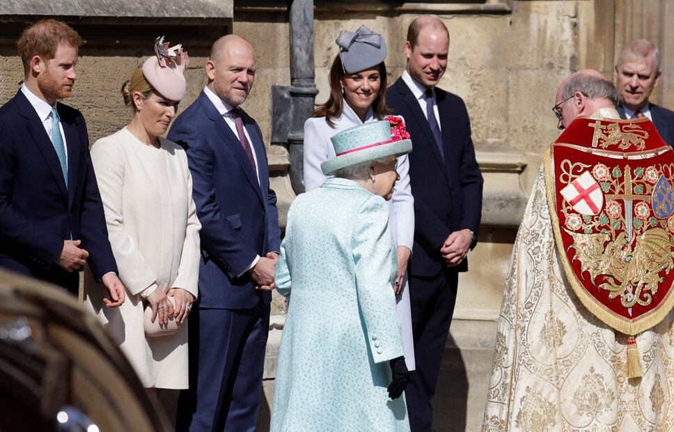 El príncipe Harry, distanciado de su hermano el príncipe William en la misa de Pascua 