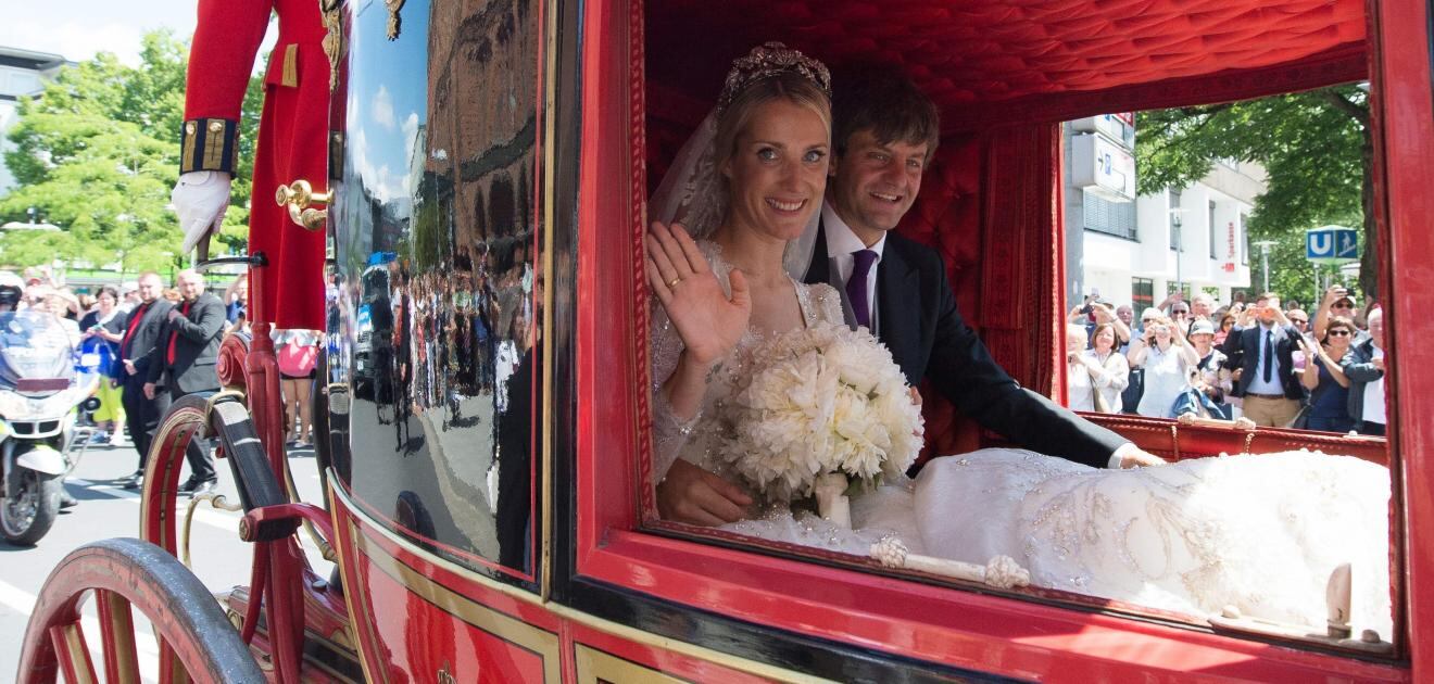 <p>El padre del príncipe se opuso a la boda con la diseñadora y no asistió al evento <strong>(Foto: AFP)</strong></p>
