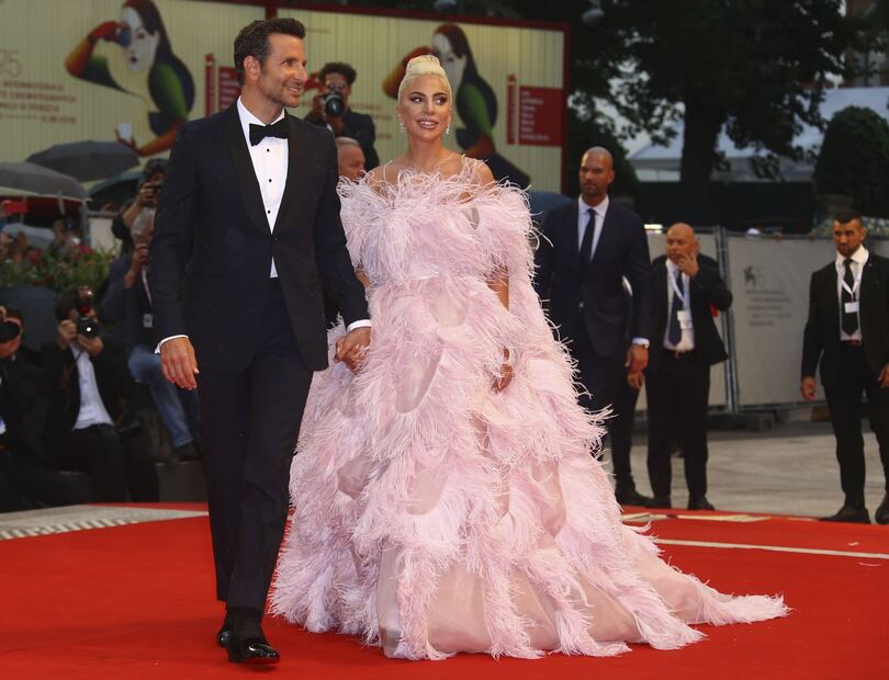 No es Bradley Cooper, Lady Gaga sale con Jeremy Renner, actor de los Avengers 