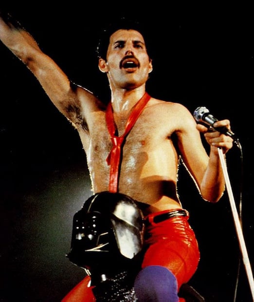 Dan a conocer imagen y carta inédita de Freddie Mercury dedicada a sus padres
