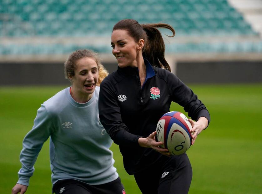 Todo el mundo está obsesionado con las fotos de Kate Middleton jugando rugby