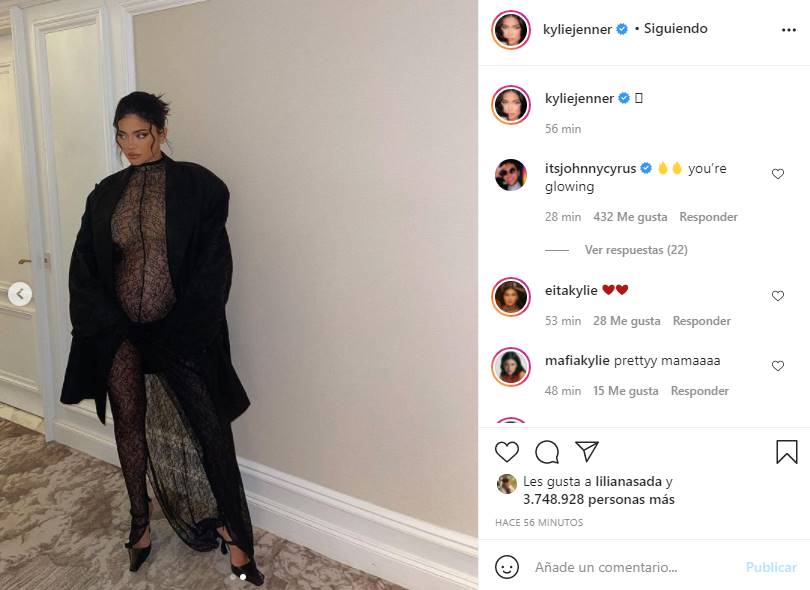 Kylie Jenner evoca a Kim Kardashian con prenda de encaje y luciendo su baby bump