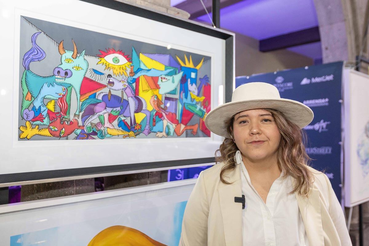Ale RB, con su obra "Guérnica Multicromático". (Foto: Especial)