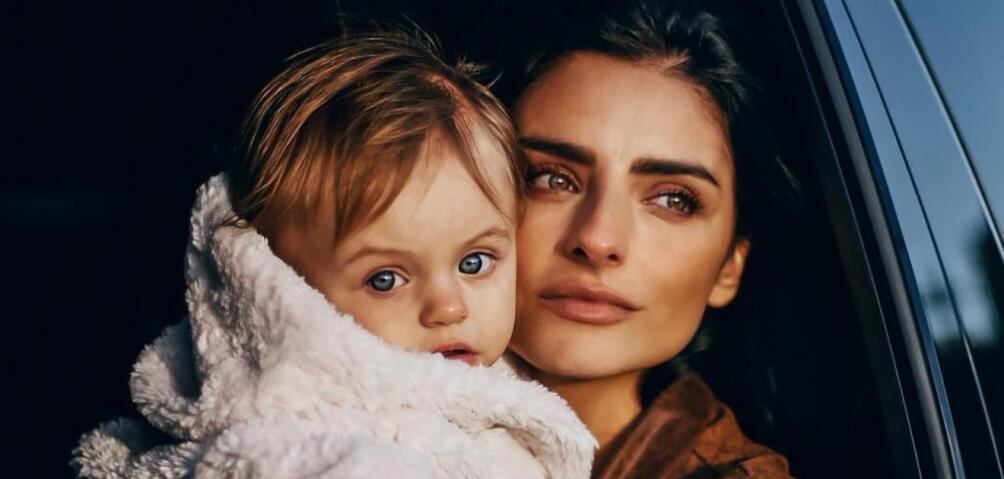Aislinn Derbez comparte nostálgica foto de su mamá ¡es guapísima!