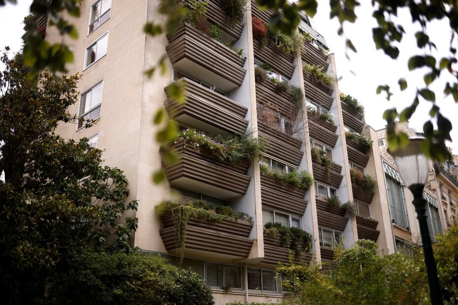 Vista del exterior de la última casa de Milan Kundera en París, Francia / EFE