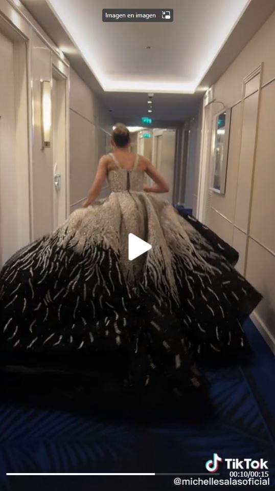 Michelle Salas sufre caída durante el Festival de Cannes