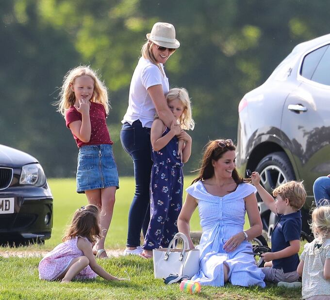 Royals “low cost”: vestir como reina no siempre es tan caro
