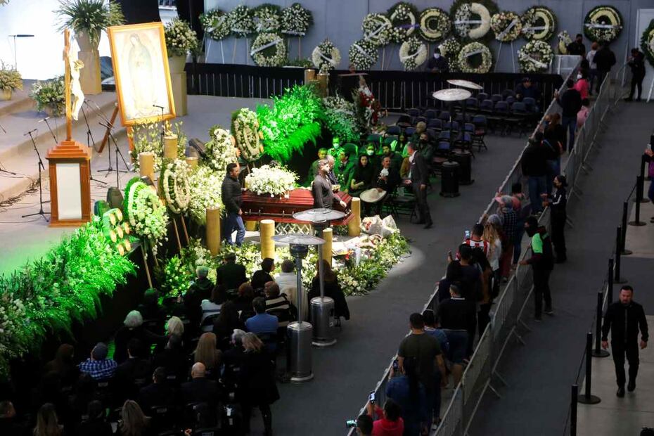 Celebridades y fans despiden a Vicente Fernández en la arena VFG
