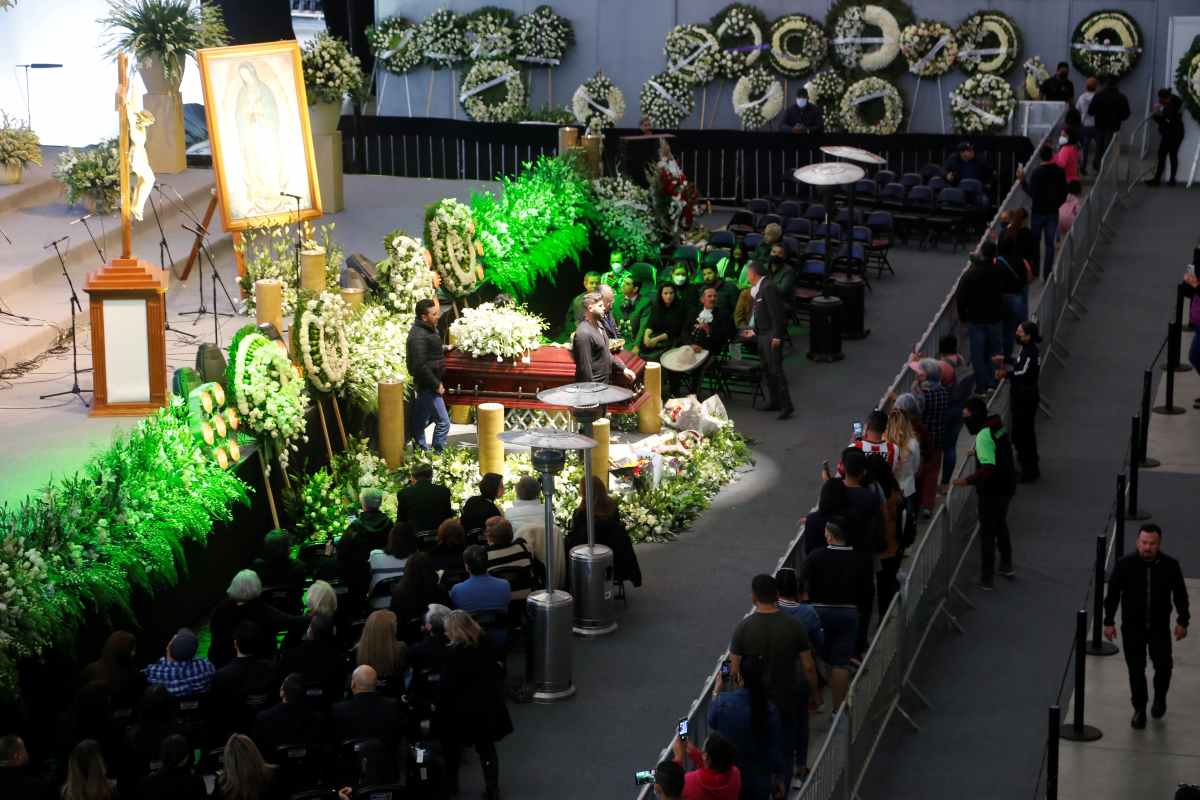 Celebridades y fans despiden a Vicente Fernández en la arena VFG