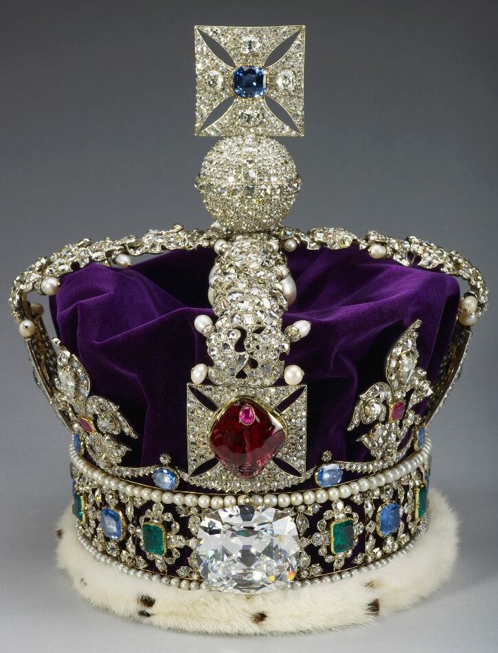 La corona de San Eduardo comienza a ser modificada para el rey Carlos III