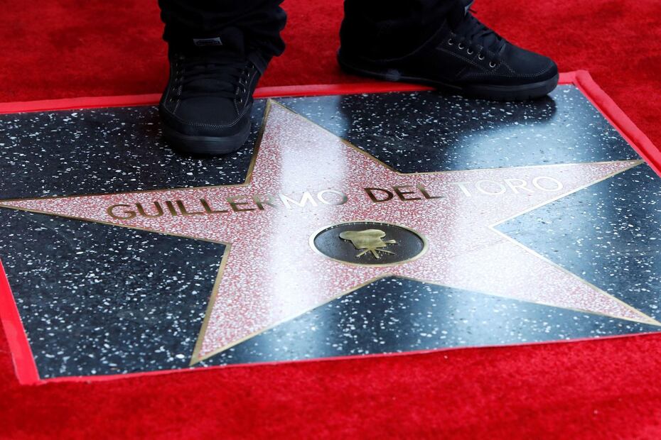 Guillermo del Toro devela su estrella en el Paseo de la Fama de Hollywood