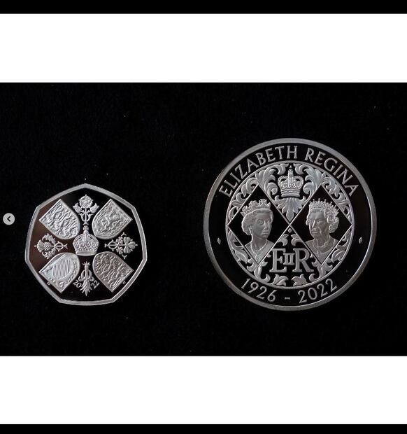 Así son las nuevas monedas con la imagen del rey Carlos III sin corona