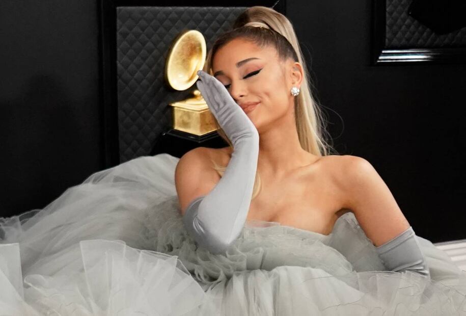 Los 2 looks de Ariana Grande que se robaron la noche de los Grammy