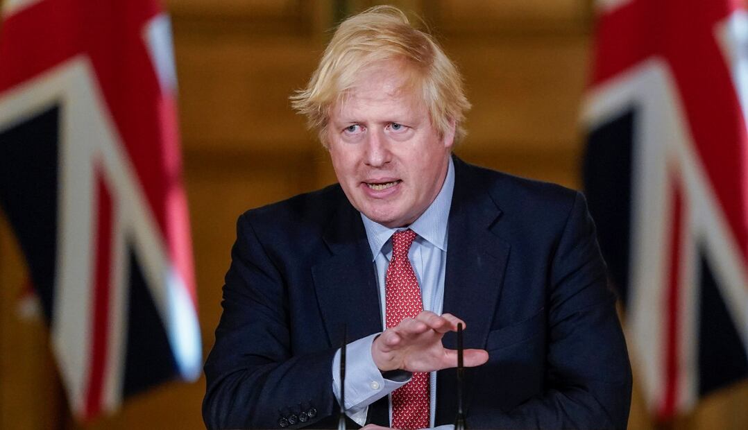 La reina Isabel presta su jardín para que Boris Johnson haga ejercicio