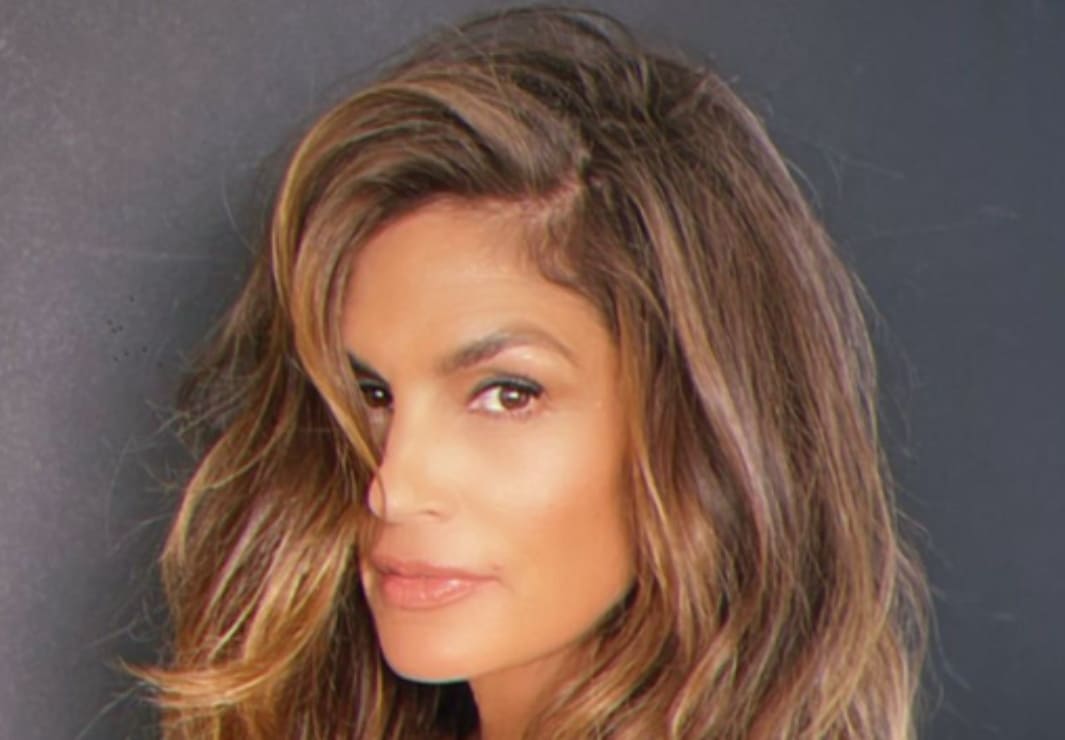 Instagram: @cindycrawford