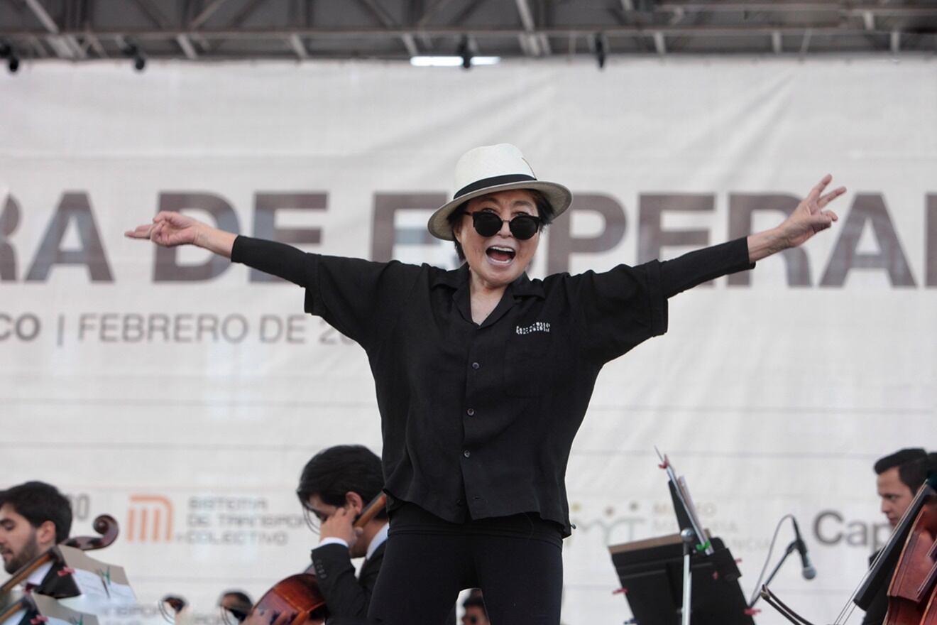 A sus 87 años, Yoko Ono está en silla de ruedas y cuidados especiales 