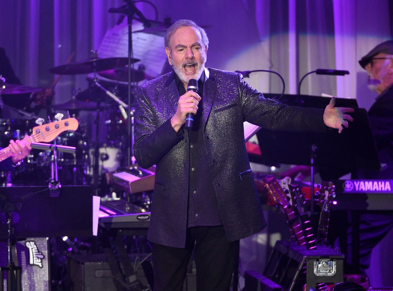 Neil Diamond cambia la letra de "Sweet Caroline" para promover el lavado de manos