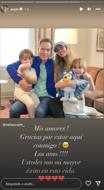 Instagram: @anahi / @velascom_