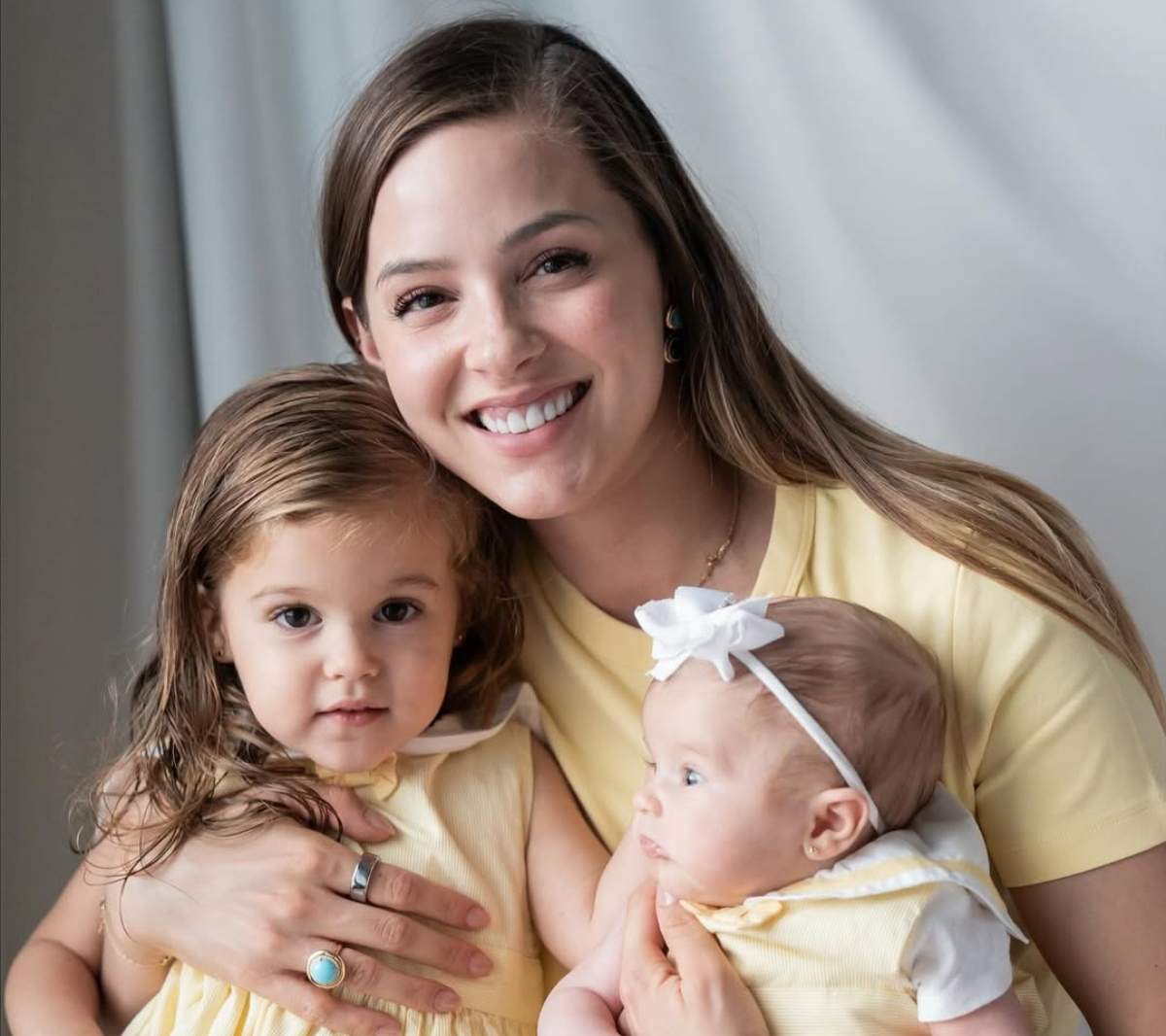 Mariana Rodríguez junto a Mariel e Isabel / Foto: Instagram @marianardzcantu
