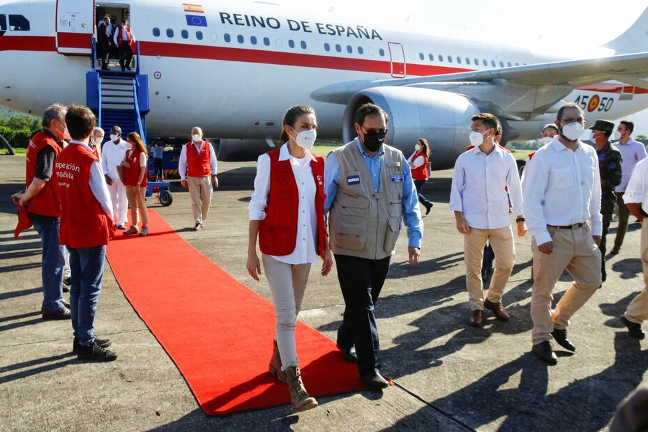 La reina Letizia de España visita Honduras para ayudar a damnificados