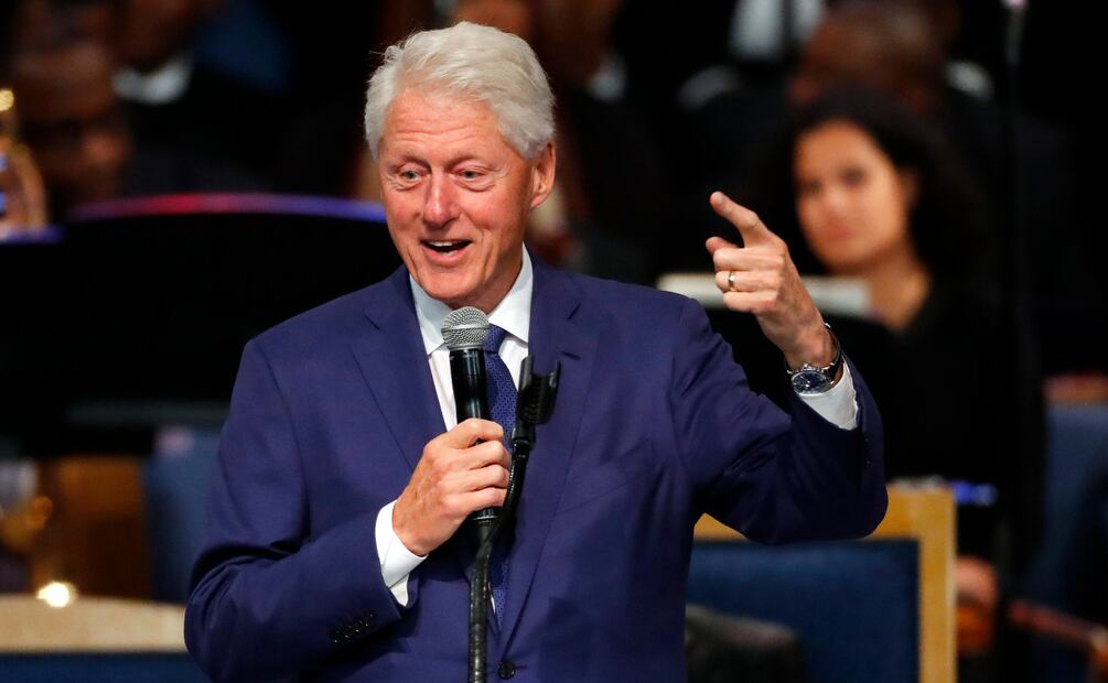 Bill Clinton, de 75 años, es hospitalizado por una infección