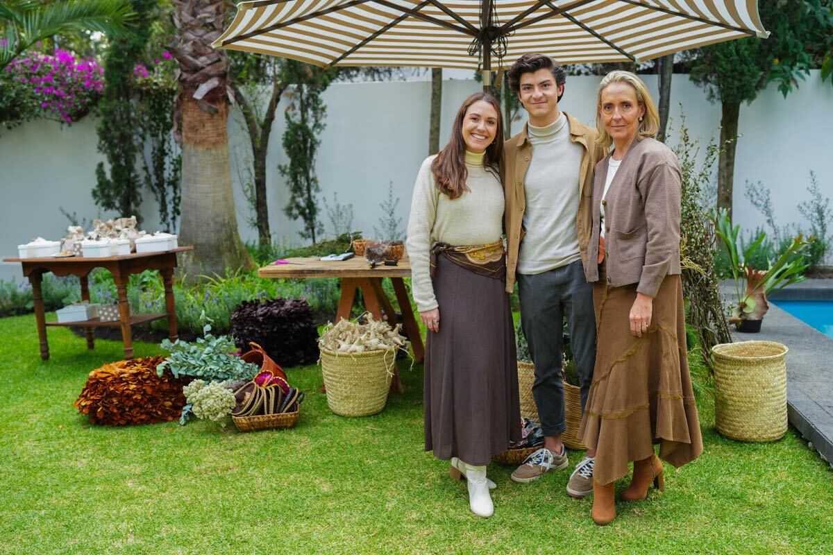 Carmen Mari e iñaki Sánchez Aedo con Maricarmen García. (Foto: Héctor Arjona)