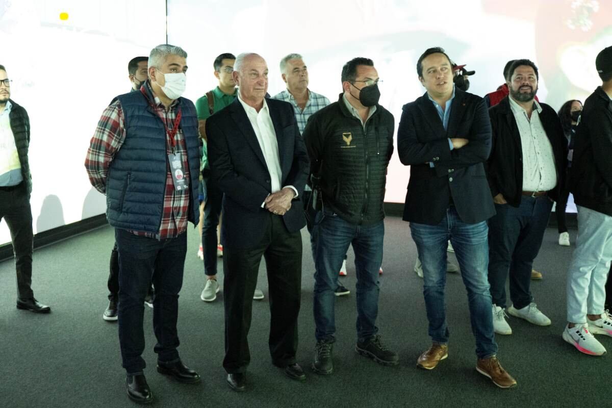Pepe Maiz agradece a Alfredo Harp Helú y presenta su biografía