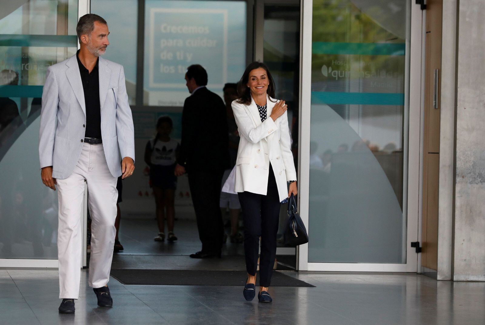 Letizia Ortiz visita al rey Juan Carlos con la blusa del escándalo con la reina Sofía