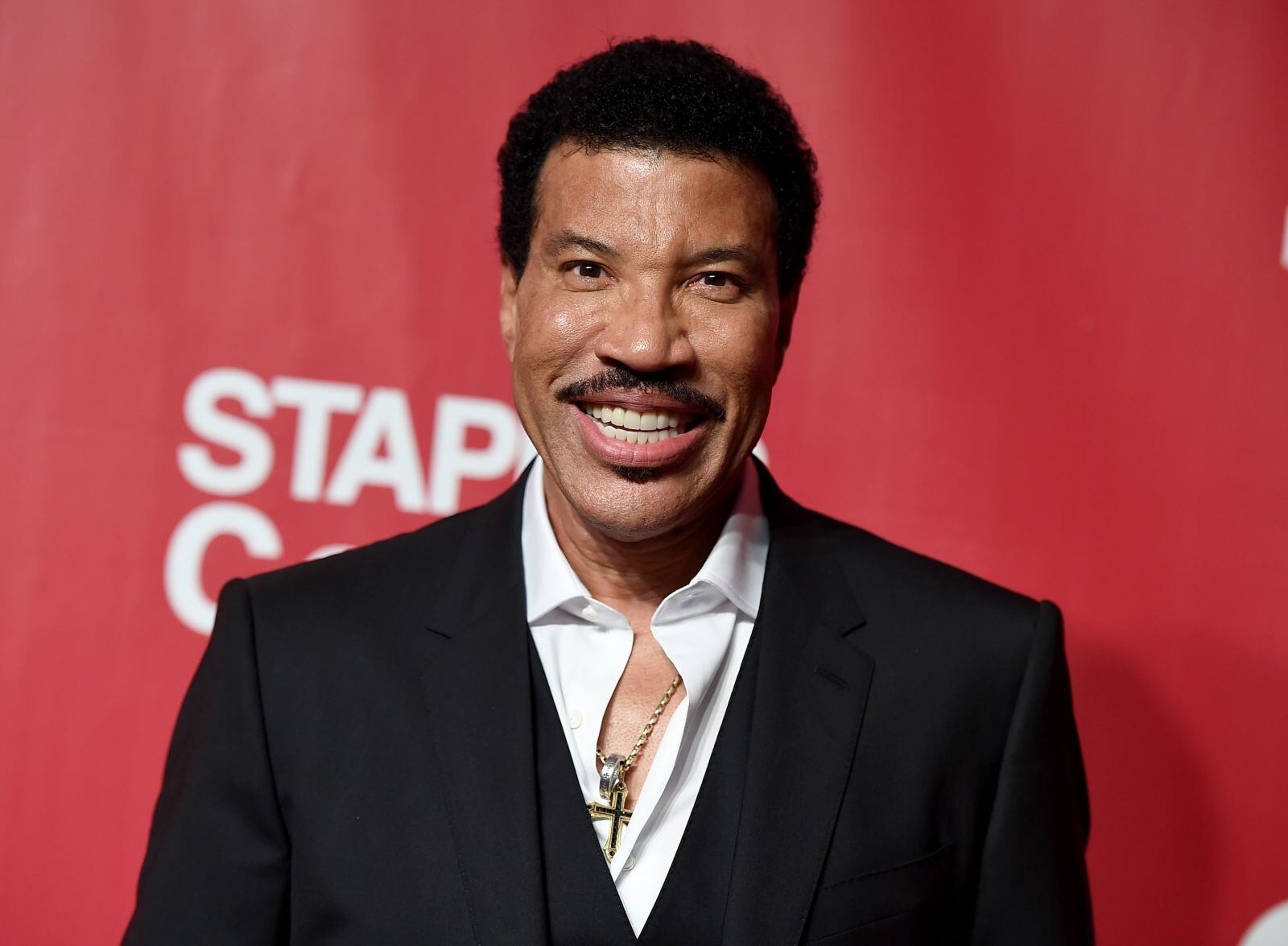 La divertida aparición de Lionel Richie junto a su hija Sofía Richie en un tutorial de maquillaje de Vogue