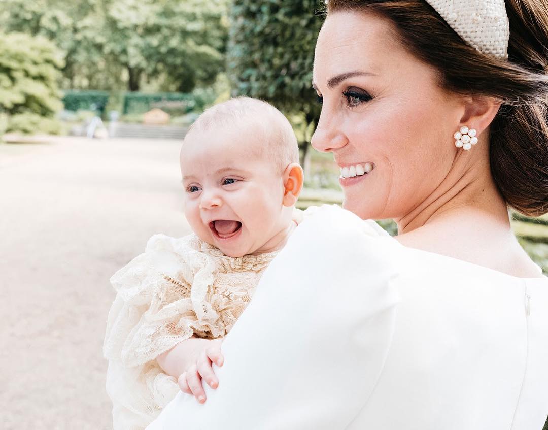 Las fotos oficiales del bautizo del príncipe Louis, ¡mira su tierna sonrisa!