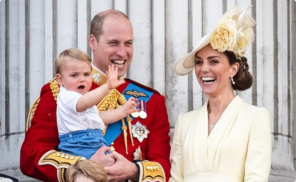 Los príncipes George, Charlotte y Louis aplauden a los médicos que combaten el Covid-19