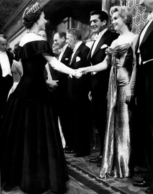 El guardarropa de la reina Isabel II, el más documentado desde su nacimiento
