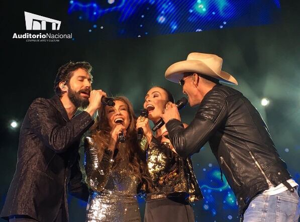 VIDEO: El beso de Erik Rubín y Thalía en el escenario 