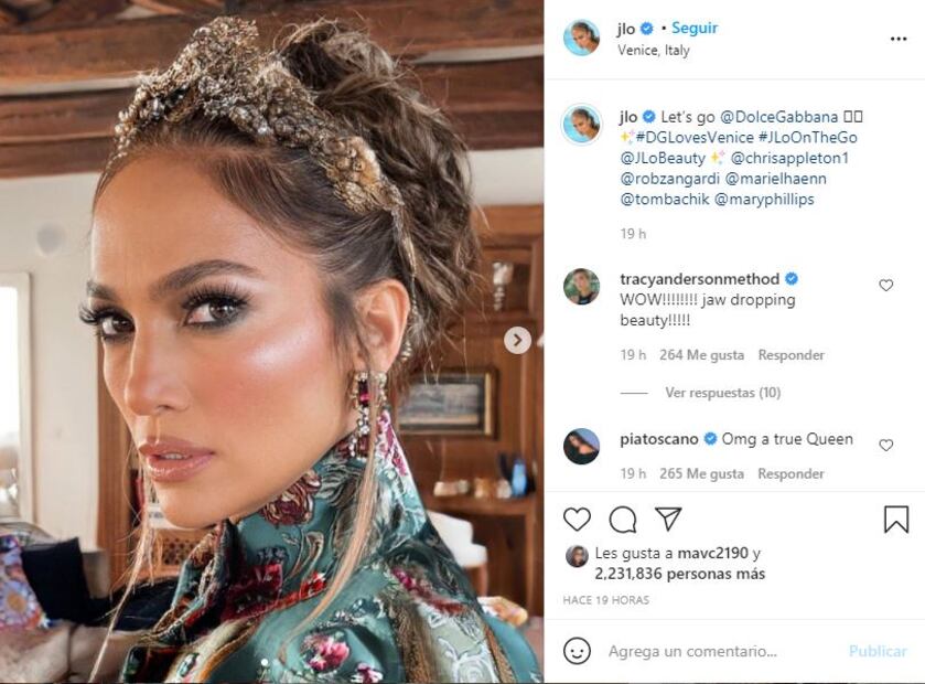 Jennifer Lopez comete un faux pas y olvida quitar la etiqueta de su ropa Dolce & Gabbana