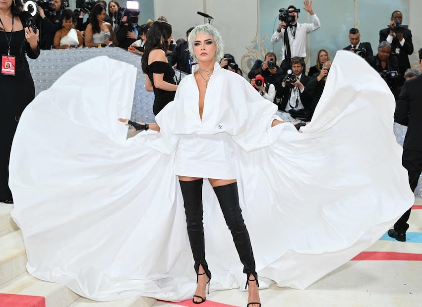 Cara Delevingne, la musa ignorada: su derroche de estilo en honor a Karl Lagerfeld