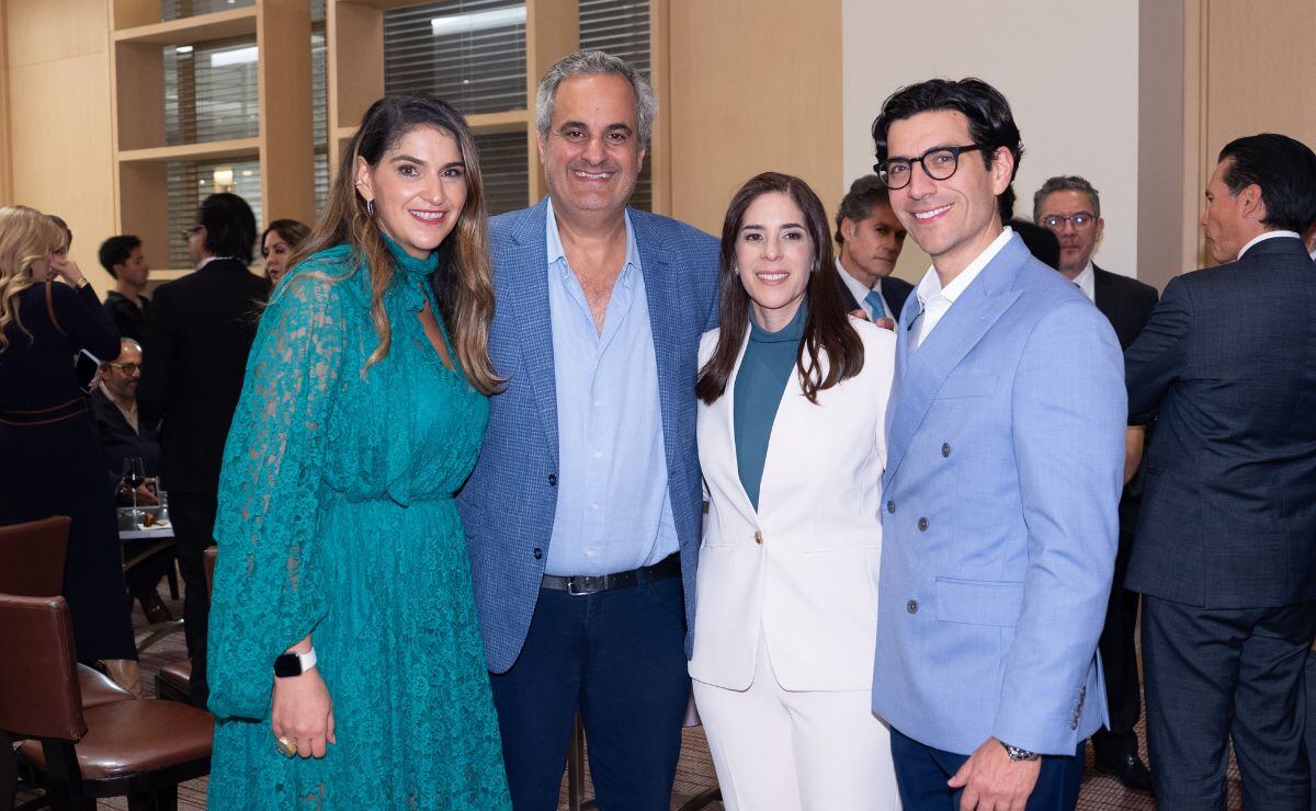 Giovanna y Alex Karam con Mayte Moncada y Mauricio González (Foto: Leonardo Gómez)