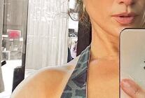 Descubren a un misterioso hombre escondido en foto de JLo