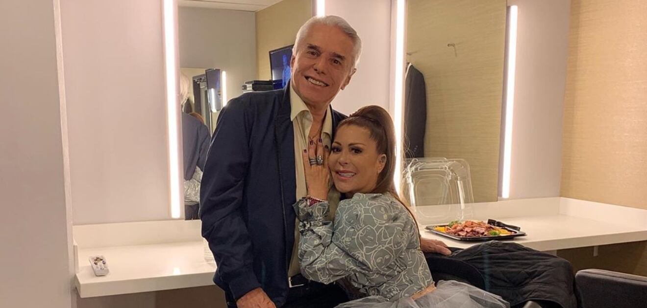 Video: Alejandra Guzmán y Enrique Guzmán juntos y felices sobre el escenario 