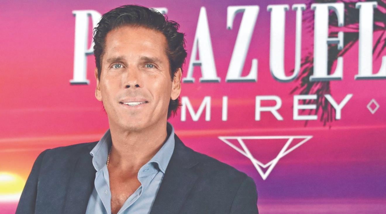 Un rayo incendia palapa en hotel de Roberto Palazuelos