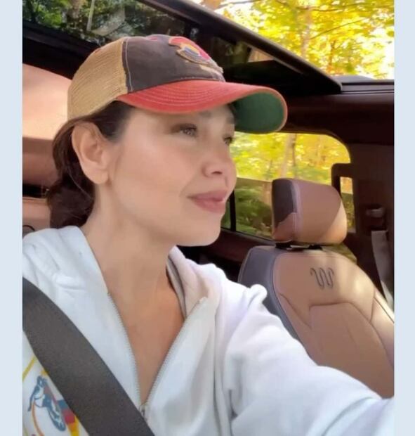 Thalia aparece cantando mientras maneja / Foto: Instagram