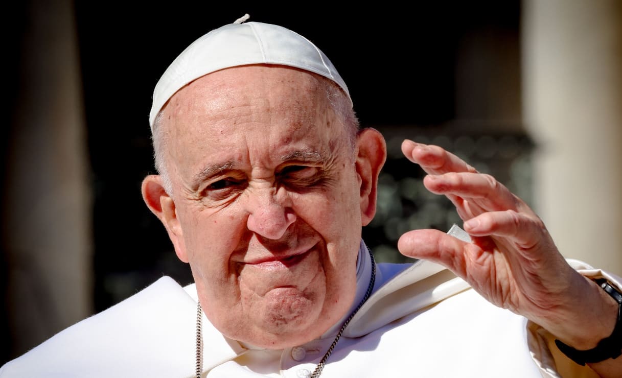 Papa Francisco: El poderoso significado de su vestimenta dentro del féretro 
