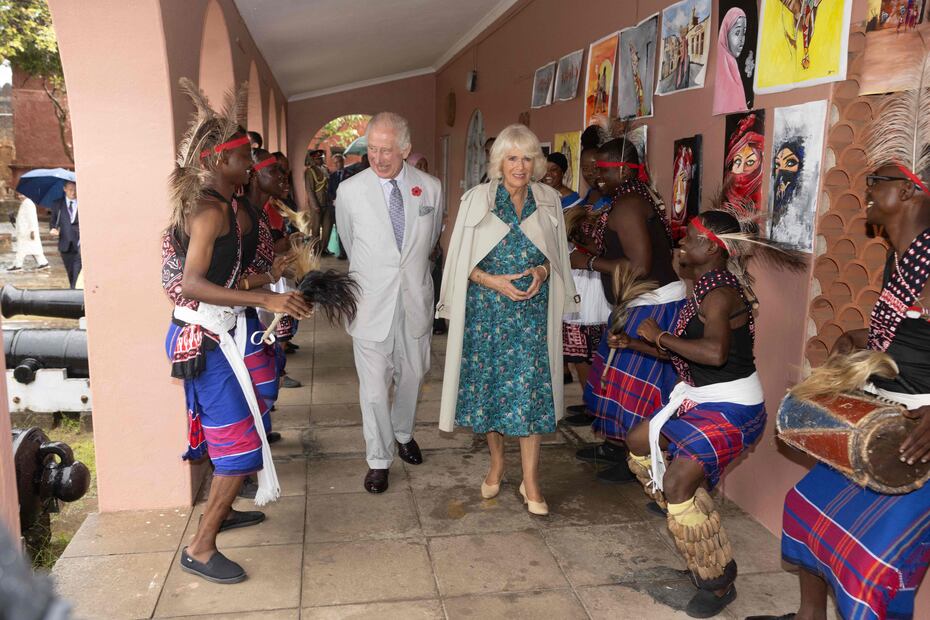 Rey Carlos y Camilla Parker/EFE Y AFP